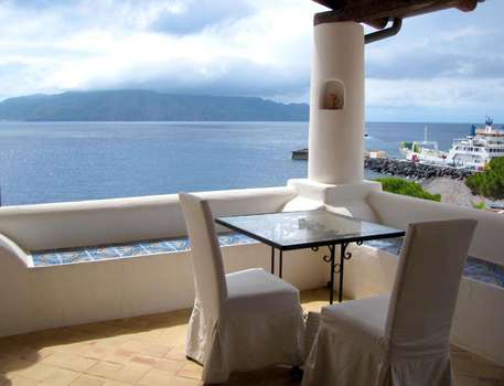 www.hotelsantamarinasalina.it