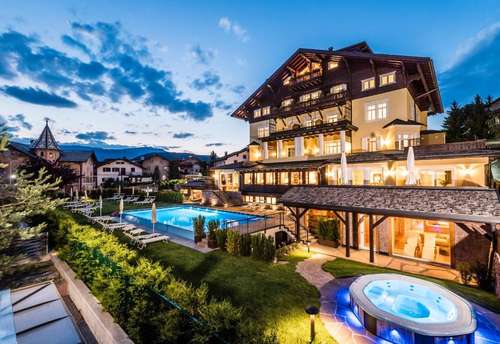 www.hotelkastelruth.com