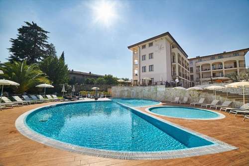www.hotelvillaluisa.com