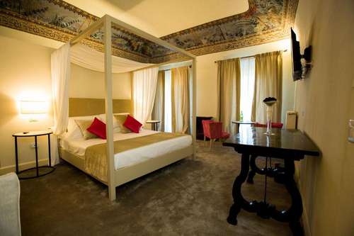 www.palazzofranceschini.com