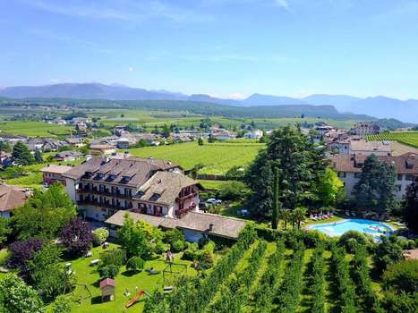 www.hotel-angerburg.com
