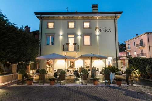 www.opera-hotel.it