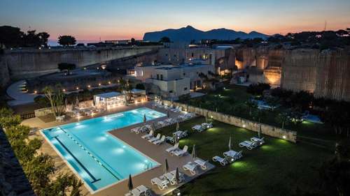 www.cavebianchehotel.it