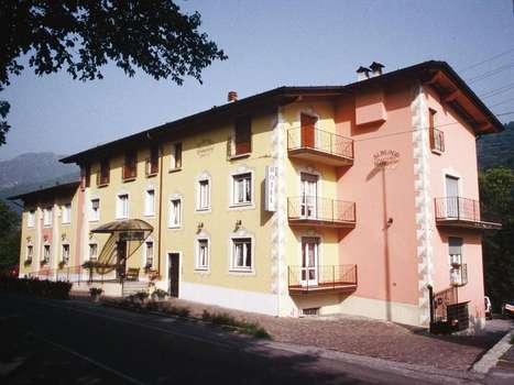 www.hotelmarcheno.it