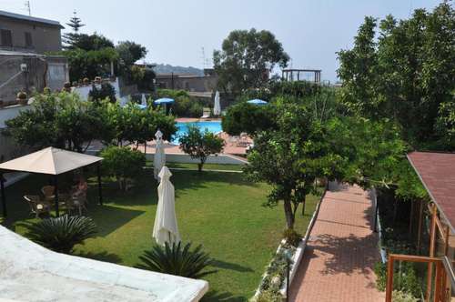 www.hotelsavoiaprocida.com
