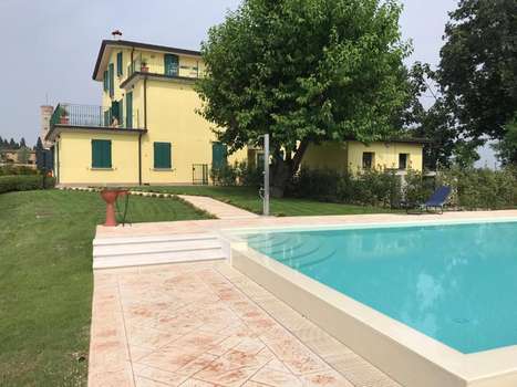 www.albergoquattropini.it