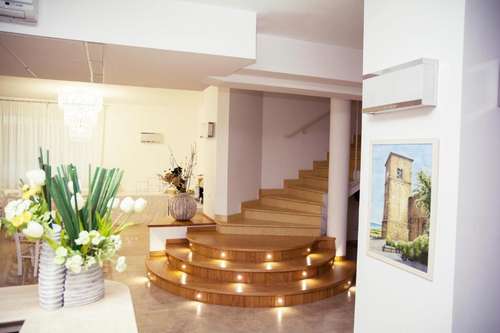 www.hoteldinardo.com
