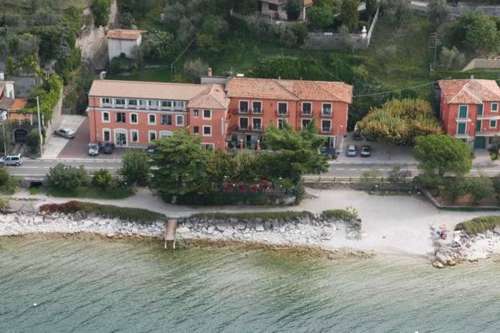 www.hotelsirenella.com