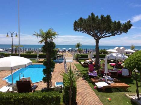 www.hotel-universo.com