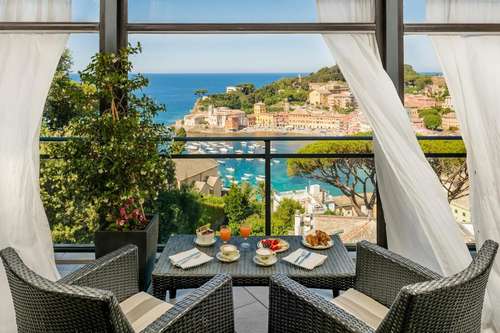 www.hotelvisavis.com