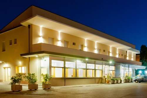 www.hotelristorantecesare.com