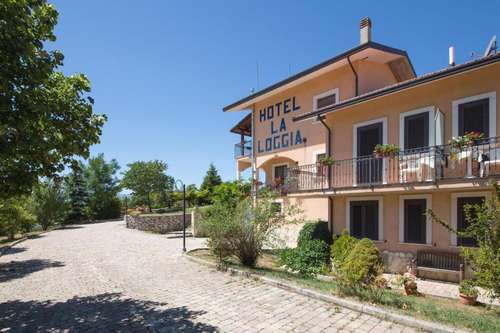 www.hotellaloggia.com
