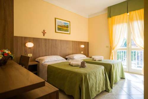 www.hoteltavolarotonda.com