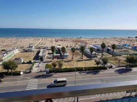 www.hotelcaesarrimini.com