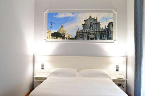 www.centrumhotelcatania.it