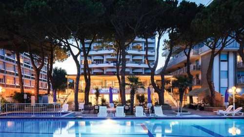 www.hotelambasciatoripalace.com