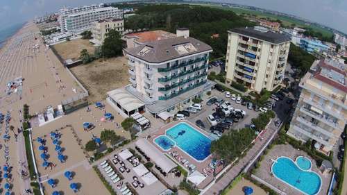 www.hotellabussolajesolo.it