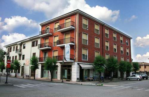 www.hotelristorantevittoria.com