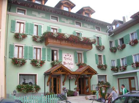 www.albergobertoldi.it