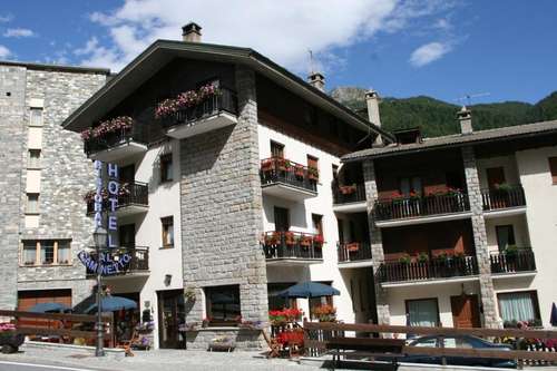www.hotelalcaminetto.org