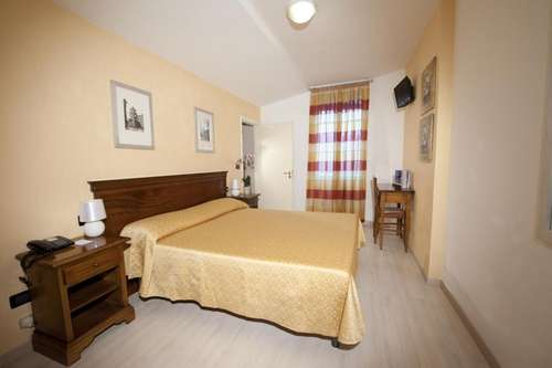 www.hotelsantostefanofe.it