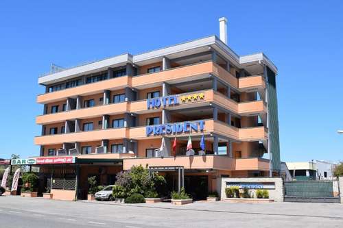www.hotelpresidentpomezia.com