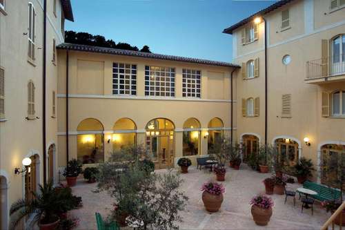 www.hotelsanluca.com