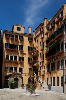 www.hotelalcodega.com