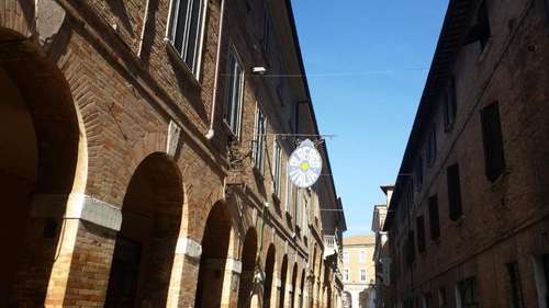 www.albergo-italia-urbino.it