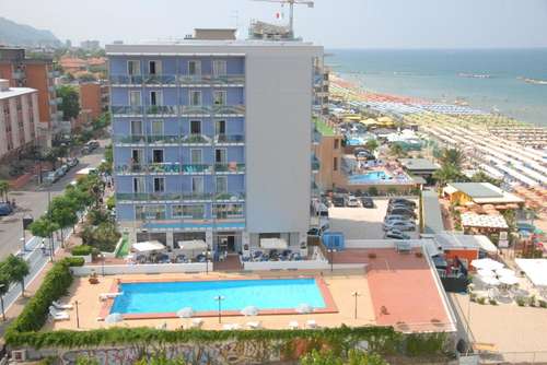 www.hotelmajesticpesaro.com