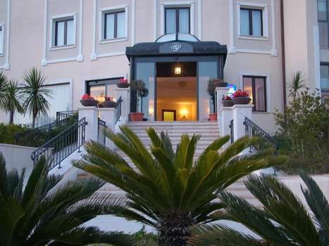 www.hotelsangiorgiocrotone.it