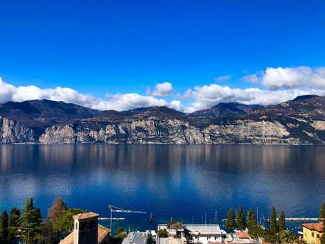 www.villaemmamalcesine.com