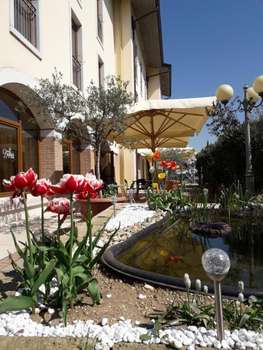 www.hotelscaligero.com