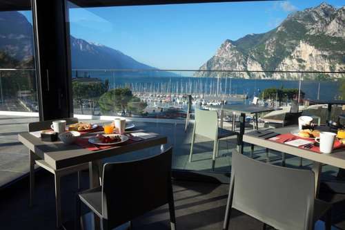 www.hotelrivierariva.com
