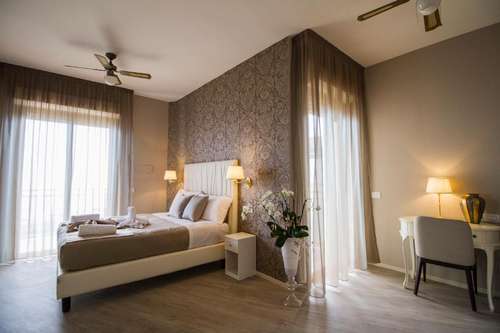 www.hotelladymary.com