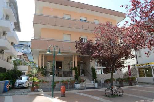 www.hotellarenzia.it