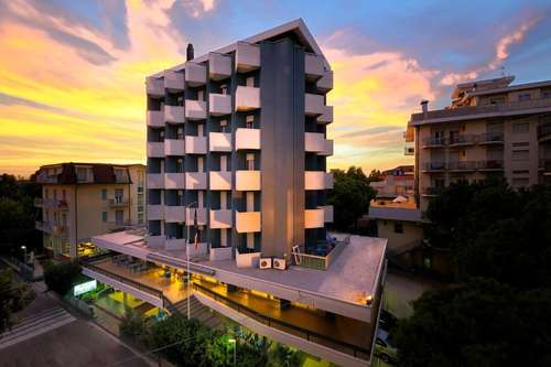 www.hotel-raffaello.com