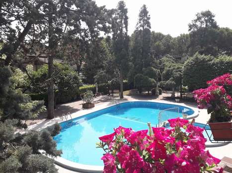 www.hotelnewtiffanyspark.com