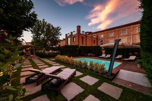 www.hotelilcampanile.com