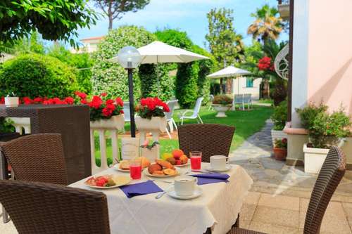 www.hotelambrafortedeimarmi.it