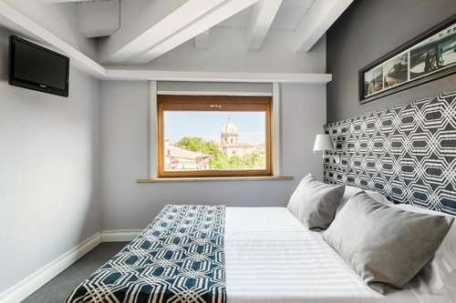 www.hotellarovere.com