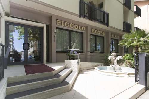 www.piccolohotelcesenatico.com