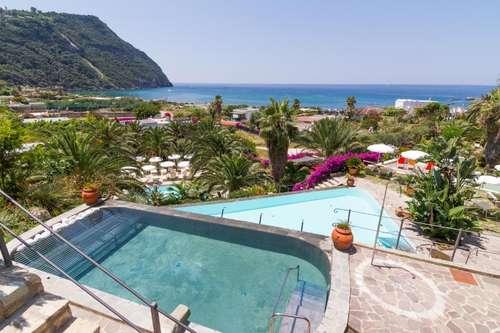 www.hotelsemiramisischia.it