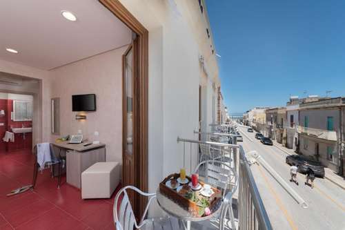 www.hotelbiancolilla.it
