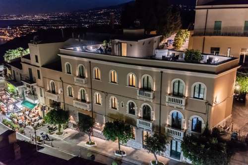 www.hotelcasadele.com