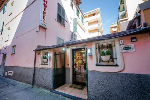 www.hotelsandesiderio.com