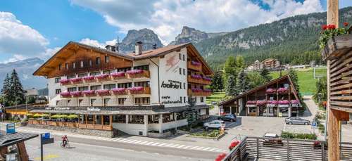 www.hotel-ladinia.com