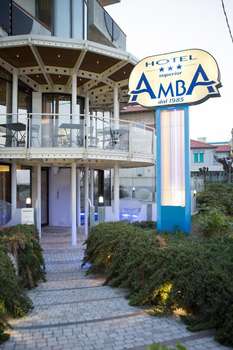www.hotelamba.com