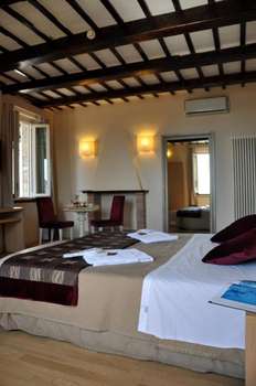www.hotelalexanderassisi.com