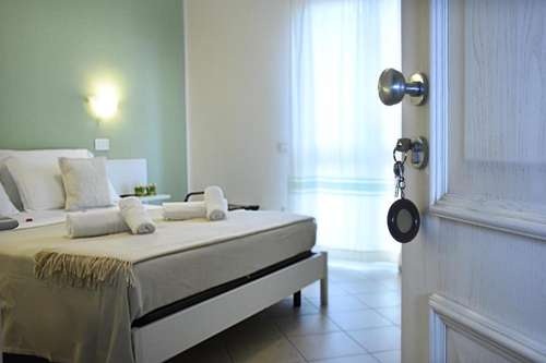 www.hotellastelladoro.com